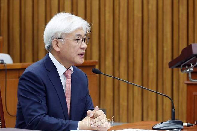 마은혁 헌법재판관 후보자가 지난해 12월 23일 오전 국회에서 열린 헌법재판소 재판관 선출안 심사를 위한 인사청문회에서 질의에 답변하고 있다. ⓒ데일리안 홍금표 기자