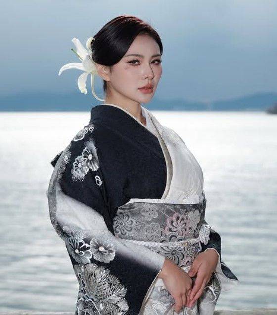 [서울=뉴시스] 전직 성인영화 배우 레이 릴 블랙, 카에 아사쿠라가 무슬림으로 개종한 근황을 전해 화제다.(사진=인스타그램 갈무리) *재판매 및 DB 금지