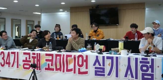 박명수가 MBC 공채 출신 개그맨 최초로 KBS 공채 개그맨 선발시험 심사위원이 되었다. KBS 제공