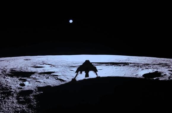 블루 고스트가 달 표면에 착륙해 그림자를 드리운 모습 . Firefly Aerospace