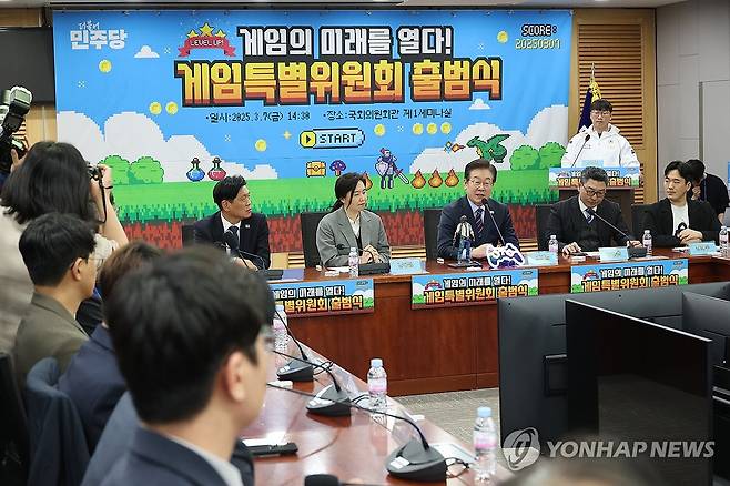 게임특별위원회 출범식서 발언하는 이재명 대표 (서울=연합뉴스) 박동주 기자 = 더불어민주당 이재명 대표가 7일 국회 의원회관에서 열린 게임특별위원회 출범식에서 발언하고 있다. 2025.3.7 pdj6635@yna.co.kr