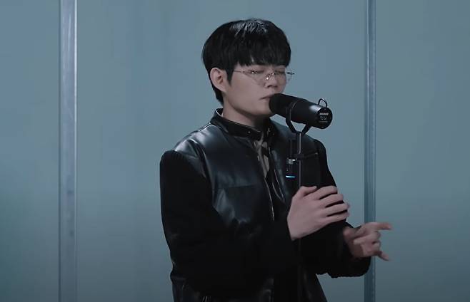 자신의 곡 '도파민'을 부르고 있는 비트박서 윙. /'비트펠라하우스' 유튜브