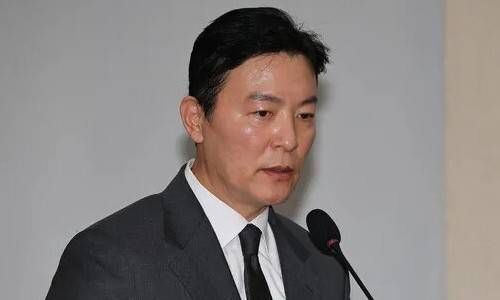 김성훈 대통령경호처 차장이 지난달 22일 국회에서 열린 ‘윤석열 정부의 비상계엄 선포를 통한 내란 혐의 진상규명 국정조사 특별위원회’ 1차 청문회에서 의원질의에 답하고 있다. 연합뉴스