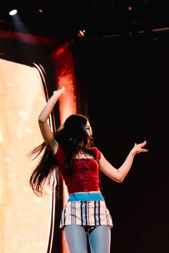 제니는 15일 인천 인스파이어 아레나에서 앨범 '루비'와 연계한 공연을 개최했다. 사진 OA엔터테인먼트