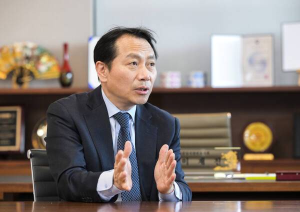 이재진 경기중앙지방변호사회 회장이 변호사회관에서 경기일보와의 인터뷰를 진행하고 있다. 윤원규기자