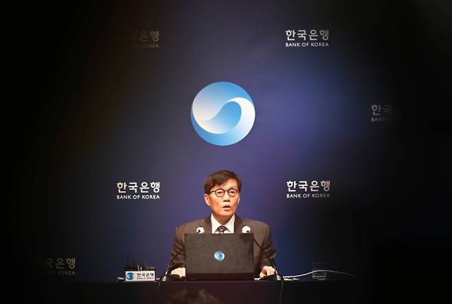 한국은행이 "외환보유액에 비트코인을 편입하는 방안을 검토한적 없다"는 입장을 밝혔다. 사진은 이창용 한국은행 총재. /사진=뉴스1(사진공동취재단)