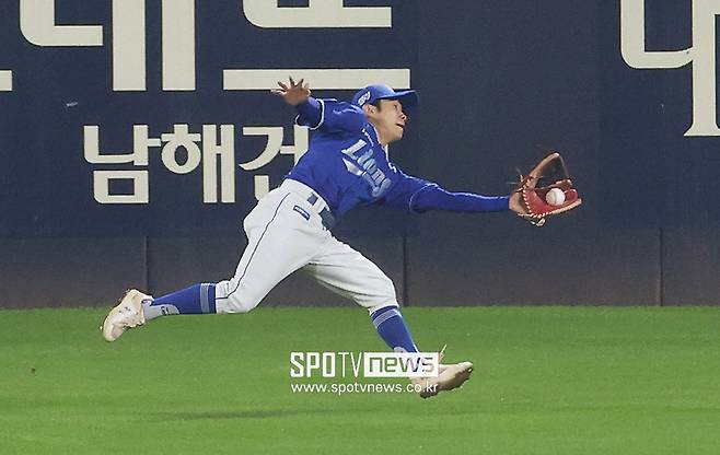 ▲ 김지찬의 중견수 수비는 1년간 경험을 통해 몰라보게 성장했다는 평가를 받는다.&nbsp; ⓒ곽혜미 기자