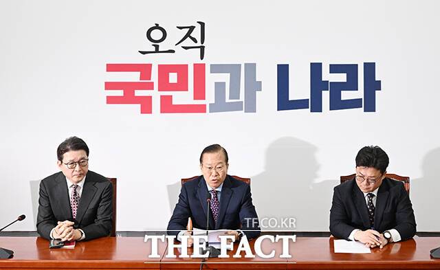 권영세 국민의힘 비상대책위원장은 17일 더불어민주당이 의회 독재를 행하고 있다고 비판하며 이를 막을 제도적 장치가 필요하다고 주장했다. /박헌우 기자