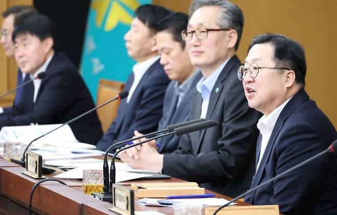 이장우 대전시장이 17일 오전 주간 업무회의를 진행하고 있다. / 대전시