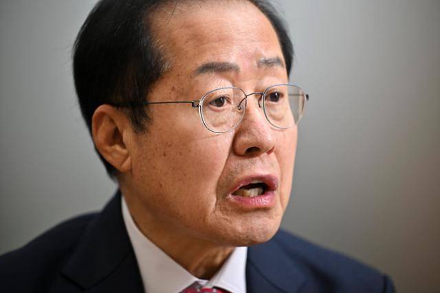 홍준표 대구시장이 6일 서울 영등포구 대구시 서울본부 사무실에서 본보와 인터뷰를 하고 있다. 정다빈 기자