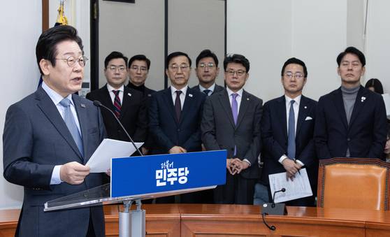 이재명 더불어민주당 대표가 지난달 23일 오전 서울 여의도 국회에서 열린 기자회견에서 발언하고 있다. 뉴스1