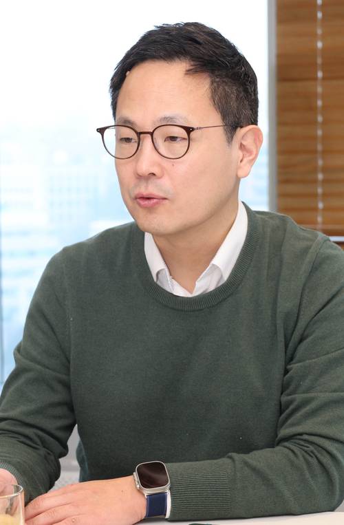 박성용 네스프레소 한국 지사장이 네스프레소의 한국 경영 전략 등을 설명하고 있다. [이충우 기자]