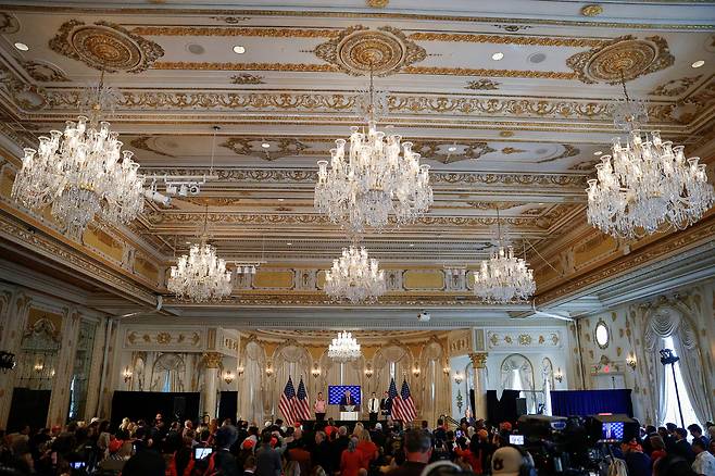 도널드 트럼프 미국 대통령의 저택인 플로리다주 팜 비치 마러라고 리조트 내부 모습. [로이터]