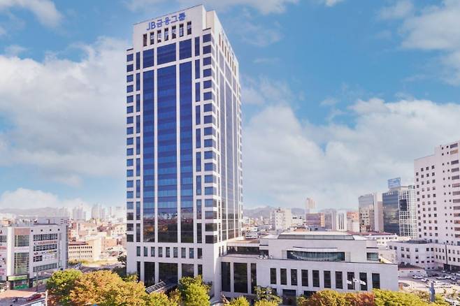 JB금융그룹 본사 사옥 전경. JB금융그릅 제공