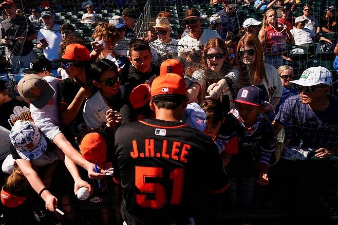 ▲ 이정후는 연 평균 금액을 기준으로 할 때 팀 내 4위를 기록할 정도로 연봉 구조에서도 비중이 큰 선수다. 샌프란시스코는 이정후의 건강이 그만큼 중요하다. ⓒ연합뉴스/AP통신