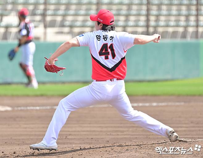 16일 오후 광주-KIA챔피언스필드에서 열린 '2025 신한 SOL Bank KBO리그' 삼성 라이온즈와 KIA 타이거즈의 시범경기, KIA가 19안타를 몰아친 타선의 활약에 힘입어 11:5로 승리하면서 4연승을 질주했다. 아리엘 후라도와 선발 맞대결을 펼친 황동하는 4이닝 4피안타 3사사구 4탈삼진 3실점 1자책을 기록했다. 엑스포츠뉴스 DB