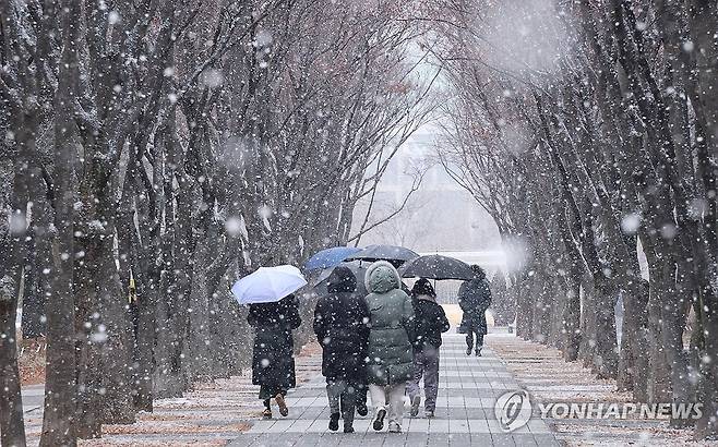 눈발 날리는 대전 시내 [연합뉴스 자료사진]