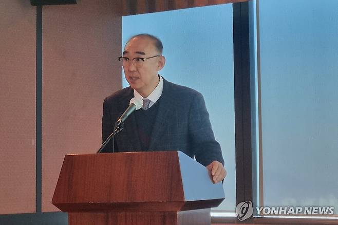 기자간담회 하는 안근표 씨케이솔루션 사장 (서울=연합뉴스) 안근표 씨케이솔루션 사장이 7일 서울 여의도에서 기업공개(IPO) 기자간담회를 하고 있다. 2024.11.7 [IR비즈넷 제공. 재판매 및 DB 금지] photo@yna.co.kr