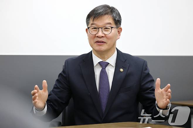 이기일 보건복지부 1차관이 14일 서울 종로구 정부서울청사에서 뉴스1과 인터뷰를 하고 있다. ⓒ News1 임세영 기자