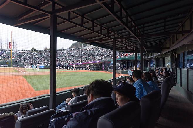 부산 사직구장의 내야 특화 좌석 'G-라운드석'. (롯데 자이언츠 제공)