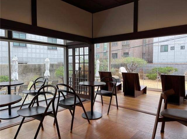 1930년 지어진 서울 용산구 청파동 주택은 리모델링 후 카페로 사용된다. 킷테 인스타그램