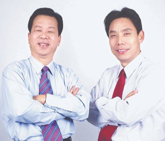 송재익(왼쪽) 캐스터와 신문선 해설위원. 중앙포토