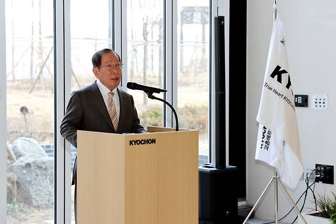 권원강 교촌에프앤비 회장./사진=교촌에프앤비