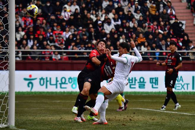 주민규가 3라운드 연속 베스트일레븐에 선정됐다. 사진은 지난 15일 경북 포항 스틸야드에서 열린 포항 스틸러스와 대전  하나 시티즌 경기에 선발 출전한 공격수 주민규의 모습. /사진=뉴스1