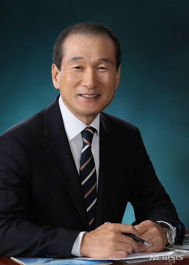 [서울=뉴시스] 오리온 허인철 부회장의 모습(사진=오리온 제공)