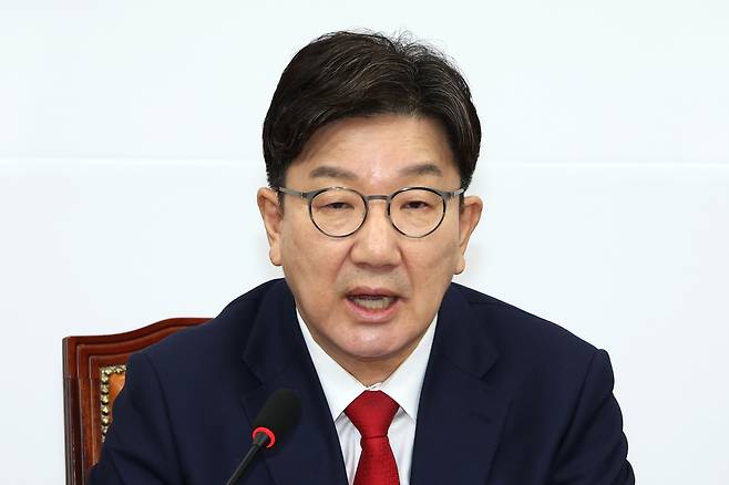 권성동 국민의힘 원내대표가 18일 오전 서울 여의도 국회에서 열린 원내대책회의에서 모두발언을 하고 있다.&nbsp; &nbsp;뉴스1