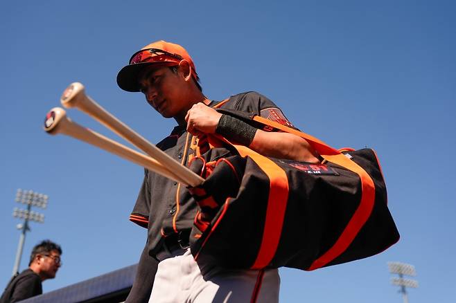 허리 통증을 느끼고 있는 샌프란시스코 자이언츠 외야수 이정후가 18일 MRI 검진을 진행했다. 검진 결과는 19일에 나올 예정으로, 밥 멜빈 샌프란시스코 감독은 좋은 소식이 있길 바란다고 전했다. AP 연합뉴스