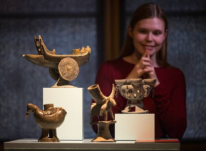 삼국시대 토기 및 기와 전시 '풍요와 안식' 부분  ⓒStaatliche Kunstsammlungen Dresden, Photographer Oliver Killig [드레스덴박물관연합 제공. 재판매 및 DB 금지]