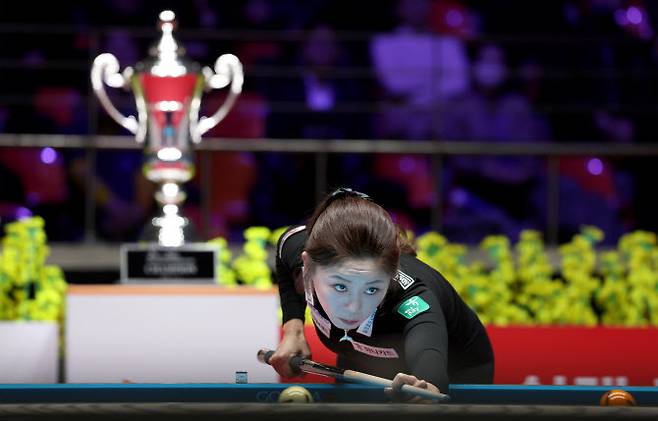 김가영이 프로당구 LPBA 월드챔피언십 결승전에서 경기를 펼치고 있다. 사진=PBA 사무국