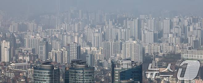 서울 남산에서 바라본 아파트 단지. 2025.3.13/뉴스1 ⓒ News1 김진환 기자