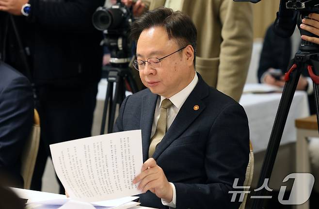 조규홍 보건복지부 장관이 19일 서울 종로구 정부서울청사에서 열린 제8차 의료개혁특별위원회 회의에 참석해 자리하고 있다. 2025.3.19/뉴스1 ⓒ News1 임세영 기자