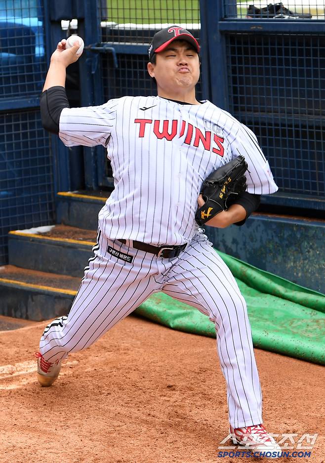 18일 잠실구장에서 열릴 예정이던 KBO리그 LG 트윈스와 NC 다이노스의 시범경기가 강설취소 됐다. LG 장현식이 불펜 피칭을 하고 있다. 잠실=박재만 기자 pjm@sportschosun.com/2025.03.18/