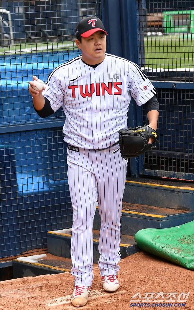 18일 잠실구장에서 열릴 예정이던 KBO리그 LG 트윈스와 NC 다이노스의 시범경기가 강설취소 됐다. LG 장현식이 불펜 피칭을 하고 있다. 잠실=박재만 기자 pjm@sportschosun.com/2025.03.18/