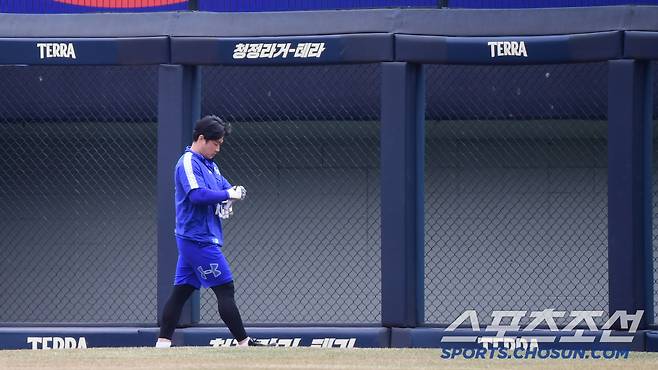 외야에서 몸을 풀고 있는 오승환. 광주=송정헌 기자songs@sportschosun.com/2025.03.15/