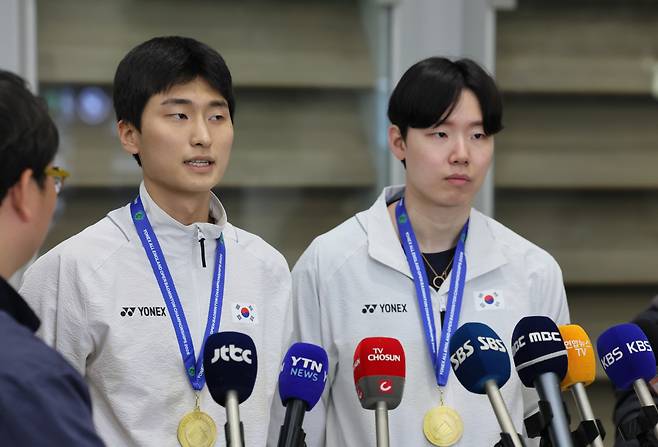 전영오픈 남자 복식 우승 서승재·김원호 귀국<저작권자(c) 연합뉴스, 무단 전재-재배포, AI 학습 및 활용 금지>