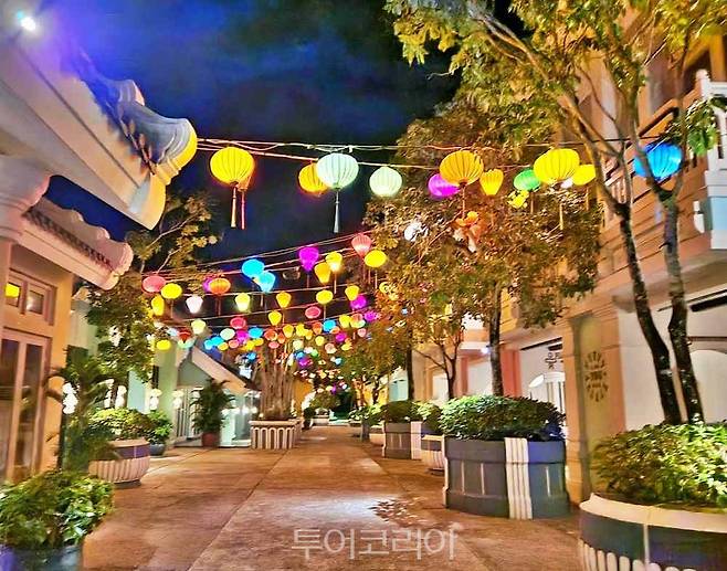 '호이안 역사지구' 거리로 꾸며진 JW 메리어트 푸꾸옥 내 라마르크 거리