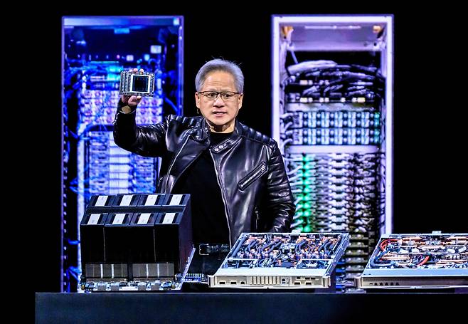 18일 미국 새너제이 컨벤션 센터에서 열린 GTC 2025에서 젠슨 황 엔비디아 CEO가 기조연설을 하고 있다./AFP 연합뉴스