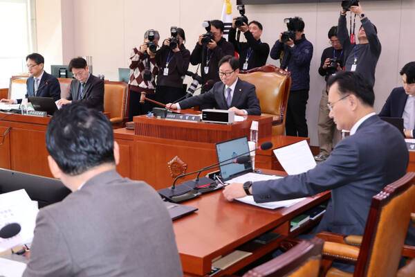 19일 서울 여의도 국회 법제사법위원회에서 김건희 여사 관련 의혹 수사 및 마약수사 외압 의혹 상설특검법안 등의 심사를 위해 법안심사소위원회의가 열렸다. 연합뉴스