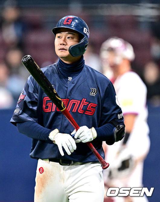 [OSEN=고척, 최규한 기자] 프로야구 키움 히어로즈가 마지막 경기에서도 홈런으로 점수를 뽑으며 리그 3위로 시범경기를 마쳤다.&nbsp;키움은 18일 서울 고척스카이돔에서 열린 ‘2025 신한은행 SOL Bank KBO리그’ 롯데 자이언츠와의 시범경기에서 3-2로 승리했다. 유력한 최하위 후보로 거론되던 키움은 3연승을 질주하며 6승 1무 3패 승률 .667을 기록하고&nbsp;리그 3위로 시범경기 일정을 마무리했다.9회초 무사 선두타자로 나선 롯데 손호영이 삼진으로 물러나고 있다. 2025.03.18 / dreamer@osen.co.kr