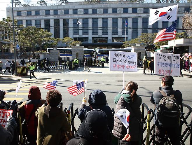 지난 2월3일 서울 종로구 헌법재판소 앞에서 윤석열 대통령 지지자들이 시위를 하고 있다. ⓒ시사저널 임준선