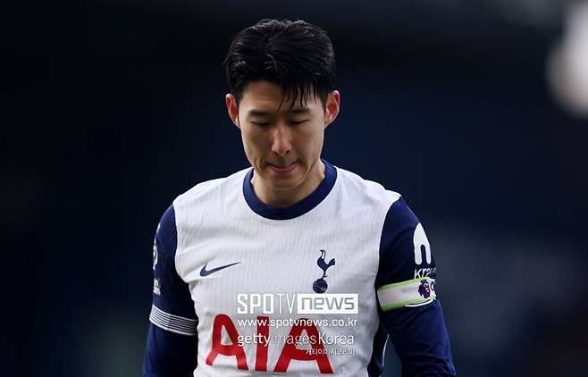 ▲ 토트넘 선배로 불리는 제이미 레드냅, 제이미 오하라 등은 손흥민의 리더십을 깎아 내리기 바빴다. "그를 주장으로 인정하지 않는다"라던가 "존재감이 없다"라며 비난하기 바빴다. 이번에는 데포가 누구나 인정하는 월드 클래스 손흥민을 '감히' 무시했다.