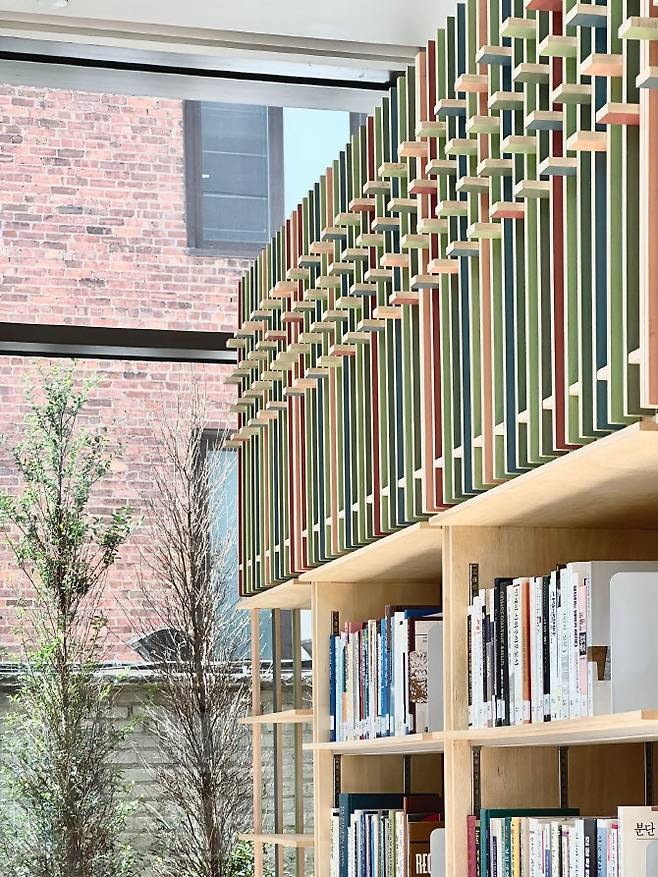 뉴욕코리아센터 도서관(사진제공=스튜디오 엠퍼띠, 프랙시스ⓒ마이클 모런).