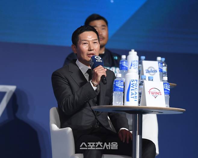 LG 염경엽 감독이 20일 서울 잠실 롯데호텔 월드에서 열린 2025 KBO리그 미디어데이에서 기자의 질문에 답하고 있다. 최승섭기자 thunder@sportsseoul.com