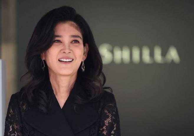 이부진 호텔신라 사장이 20일 서울 중구 호텔신라 장충사옥에서 열린 정기 주주총회에 참석한 뒤 주총장을 나서고 있다. 연합뉴스