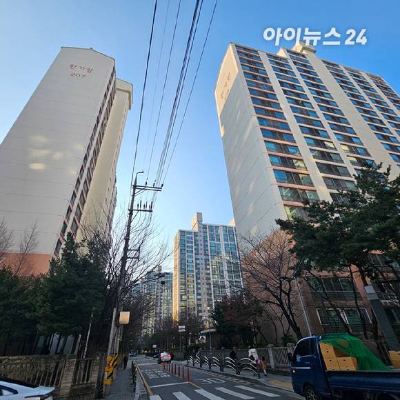 서울 용산구의 이촌동 한가람 아파트 전경. 2025.03.19 [사진=이효정 기자 ]
