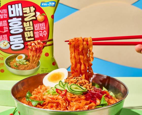 배홍동과 칼국수가 만나 ‘배홍동칼빔’이 출시됐다. 사진 농심